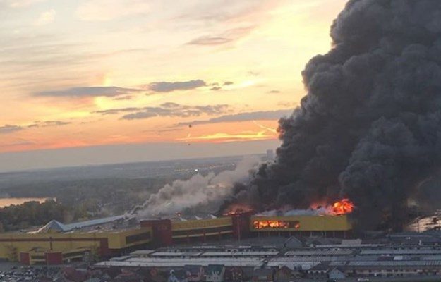 Veliki požar u trgovačkom centru u Moskvi, 3000 ljudi evakuirano