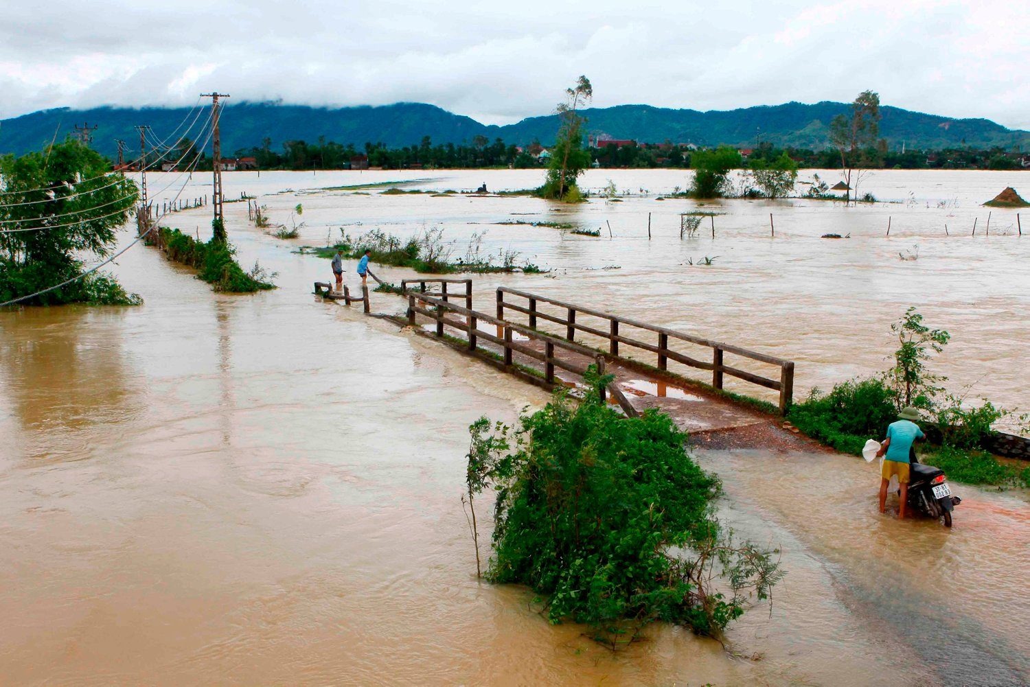 Poplave i klizišta ubiti 37 osoba u Vijetnamu