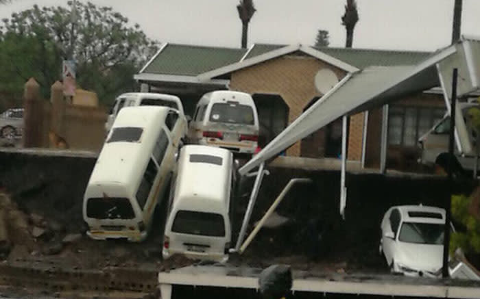 Južna Afrika: Jaka oluja pogodila grad Durban, najmanje 11 osoba poginulo