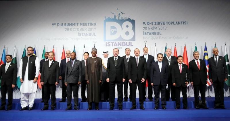 Erdogan na summitu skupine D-8 tražio da se pristupi de-dolarizaciji