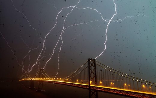 Upward lightning