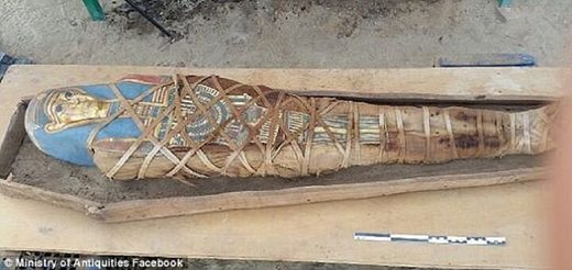 U Egiptu pronađena dobro očuvana grčko-rimska mumija zamotana u lan s nježnom zlatno-plavom maskom