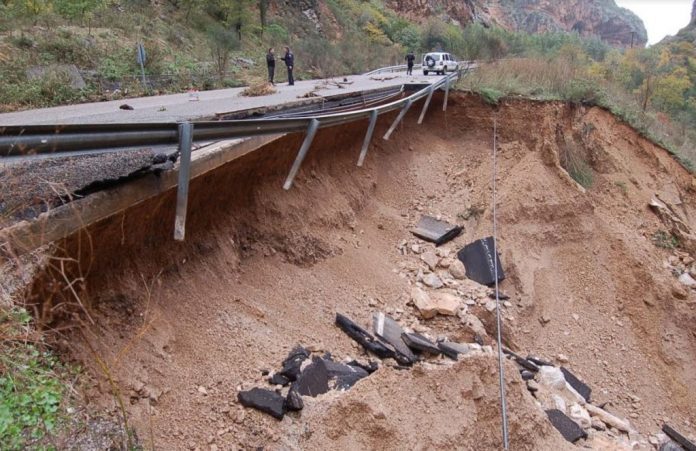 Vanredno stanje u dijelu Grčke zbog poplava i klizišta