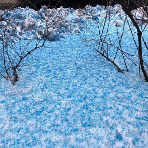 U dijelu Sankt Peterburga pao plavi snijeg