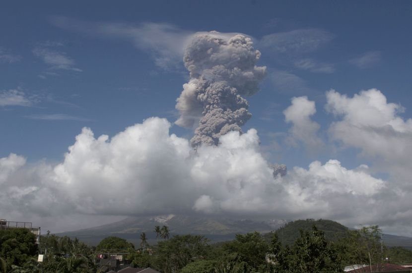 Nakon jake eksplozije u filipinskom vulkanu Majon, podignut nivo uzbune, evakuisano 40.000 ljudi