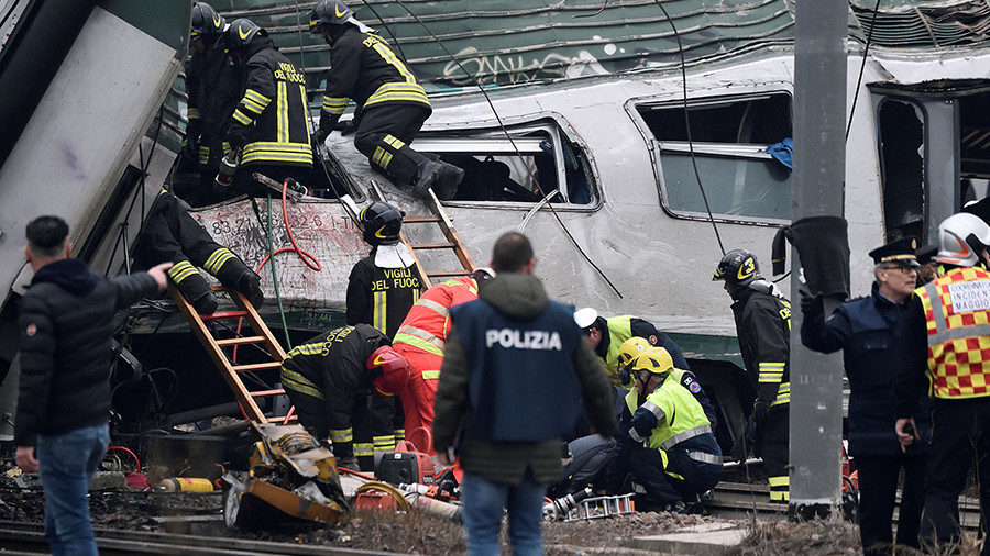 3 osobe poginule, desetine povrijeđeno kada je vlak izletio sa šina u blizini Milana