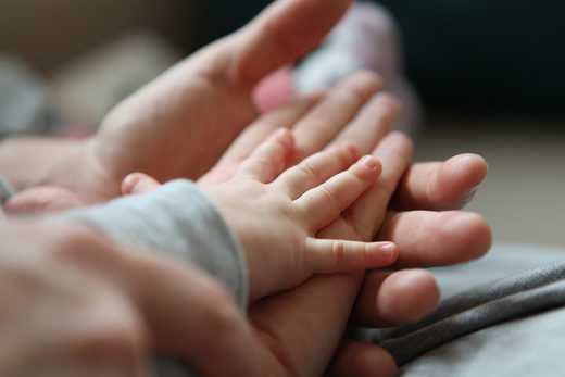 Prva beba s tri roditelja može se roditi u Velikoj Britaniji ove godine