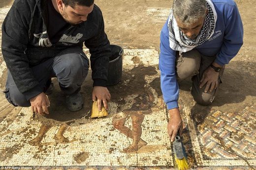 U Izraelu otkriven1800 godina star rimski mozaik s tajanstvenim grčkim tekstom na mjestu drevnog tržnog centra