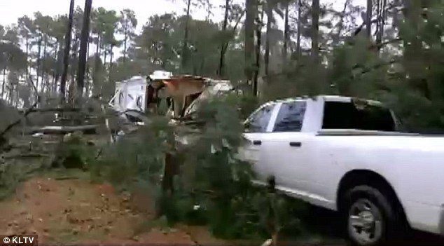 Teška oluja ubila 2 osobe u Teksasu