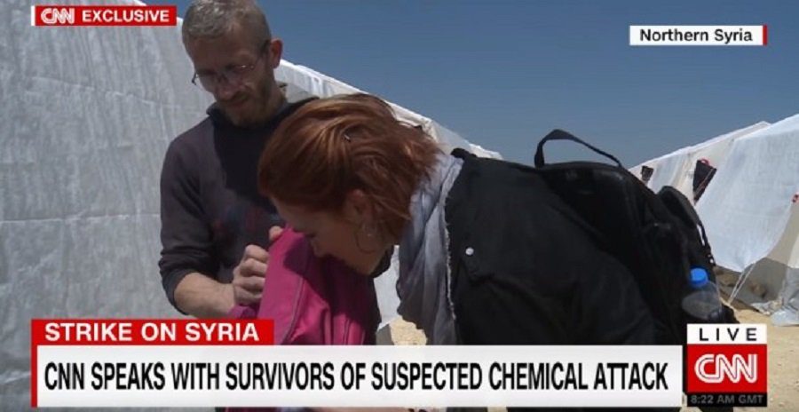 Još jedan dokaz: Dopisnica CNN-a, u terorističkom raju Idlibu, u odjeći djece iz Dume “nanjušila” kemijsko oružje