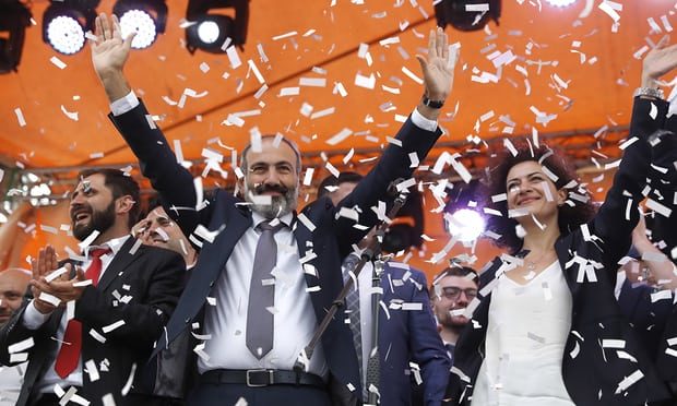 Nikol Pashinyan slavi se s ženom Anna Akopyan nakon što je izabran za premijera Armenije.