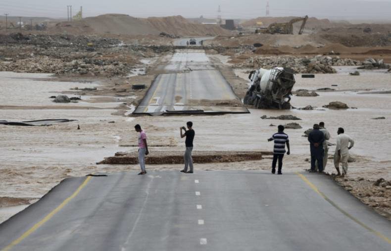 Ciklona Mekunu slabi nakon što je prešla Oman, poginule najmanje 2 osobe