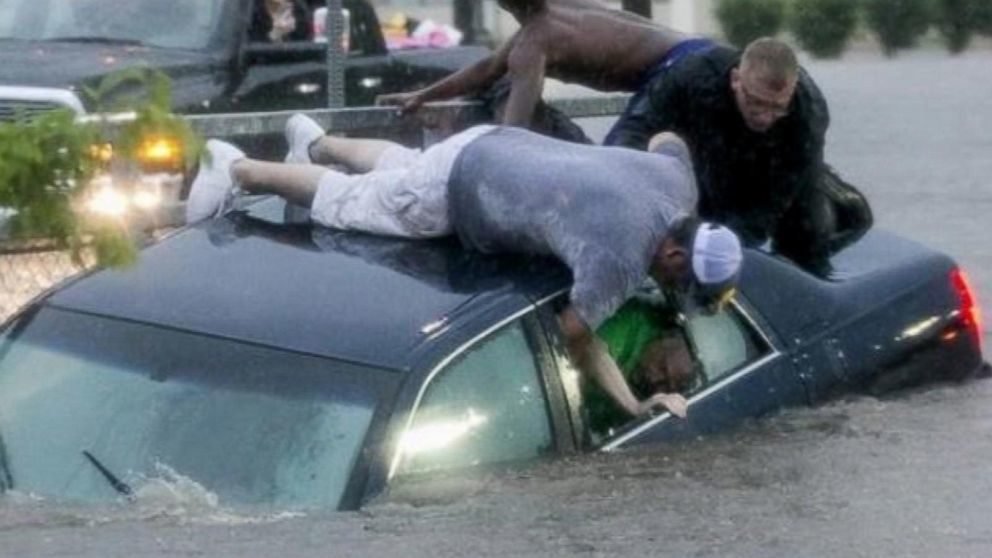 Ilinois: Brze poplave potaknule spašavanje u Rokfordu