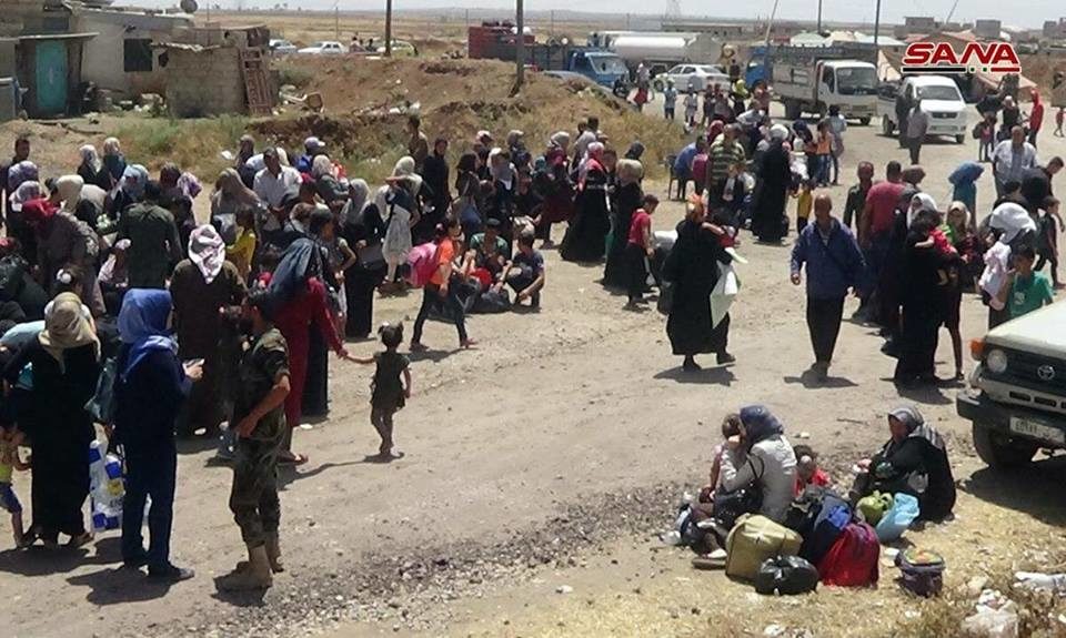 Desetine obitelji napuštaju teroristička okupirana područja # Daraa kroz humanitarne koridore koje je otvorila Vlada Sirije