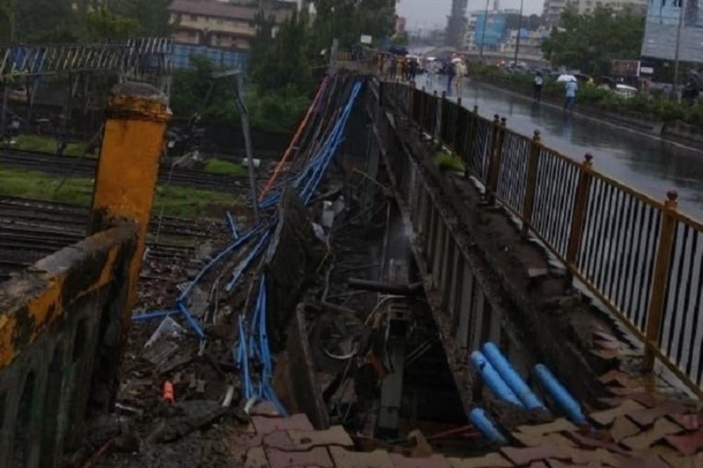 Nakon obilnih padavina srušio se dio nadvožnjaka u Mumbaiju, 6 osoba ozlijeđeno