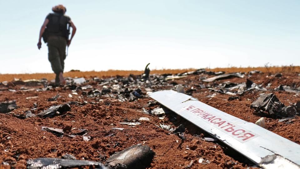 Ostaci ruskog drona na polju Barqa kojeg su oborili izraelski sustavi “Patriot”