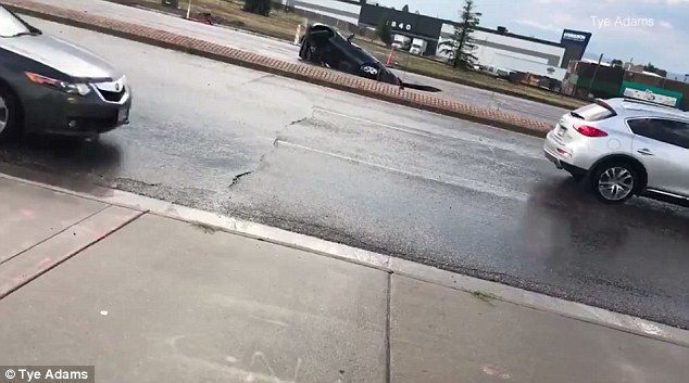 Rupa je progutala automobil u Sheridanu, Colorado