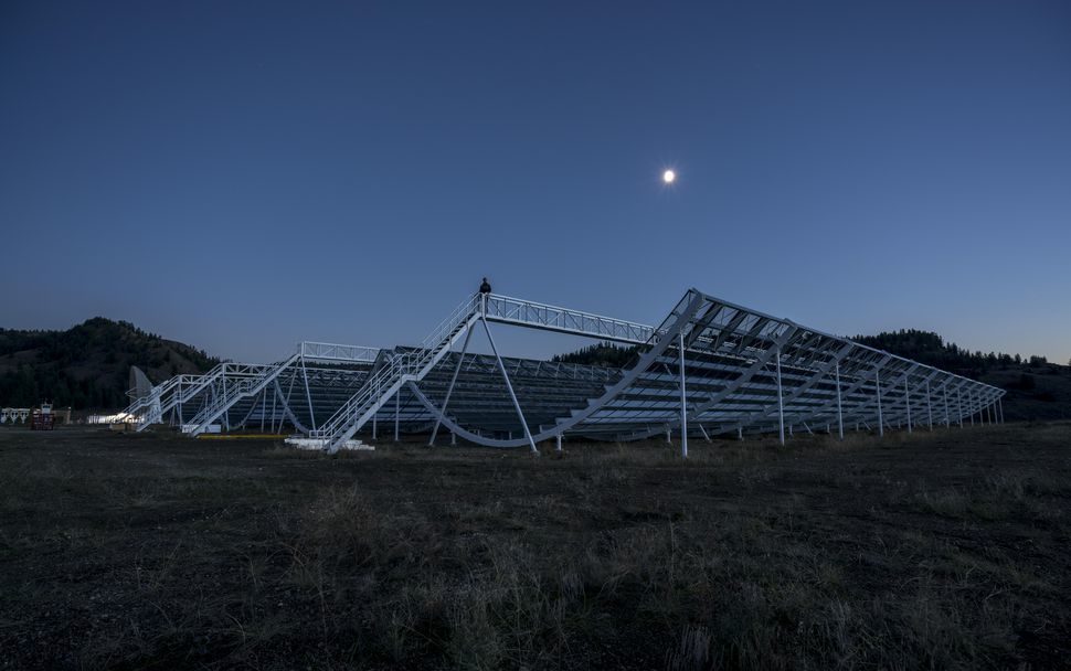 Radio teleskop CHIME u Britanskoj Kolumbiji