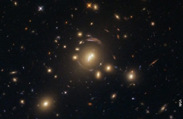 Teleskop Hubble otkriva kozmičko izobličenje