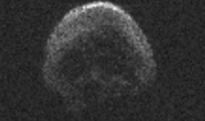 Divovska lubanja kometa