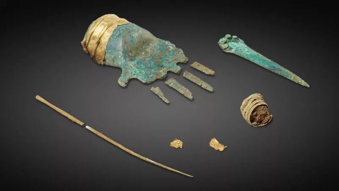 Brončana ruka i ostali predmeti pronađeni na lokaciji u Švicarskoj