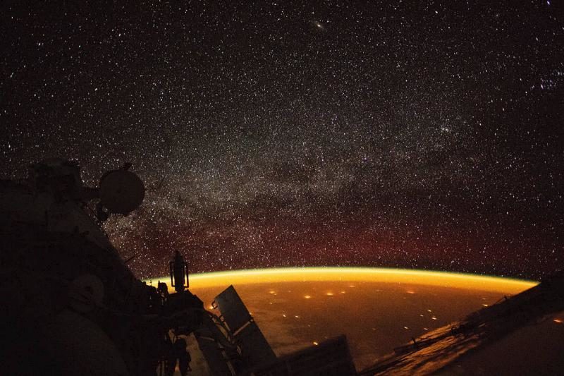 Astronaut bilježi sliku narančaste svjetlosti koja okružuje Zemlju tijekom rijetkog zračenja