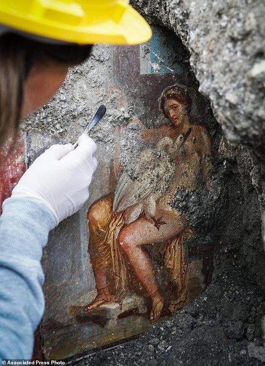 Freska Jupitera i Lede otkrivena u drevnoj spavaćoj sobi u Pompeji