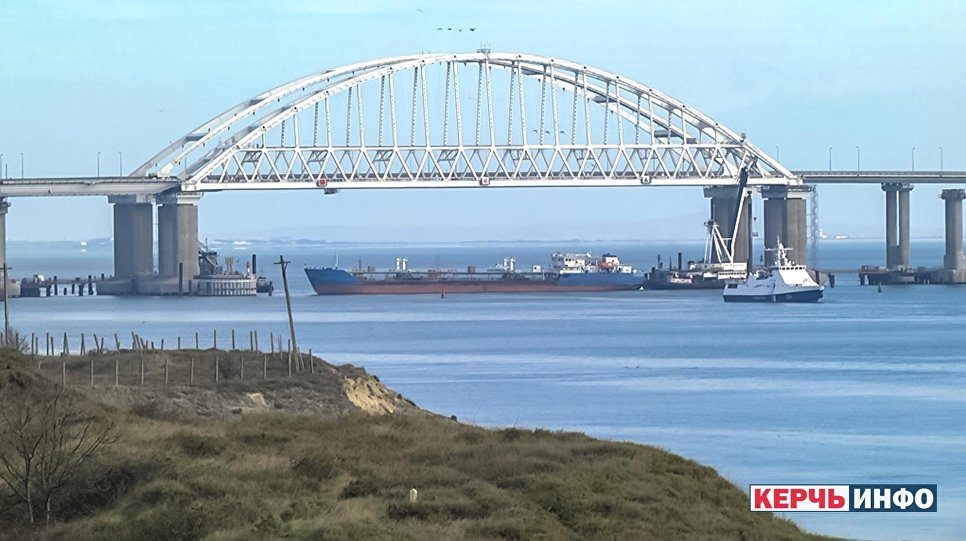 Fotografija zatvaranja ulaza u Azovsko more s ruskim teretnim brodovima.