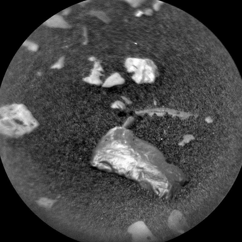 NASA-in rover pronašao neobičan sjajni predmet na Marsu