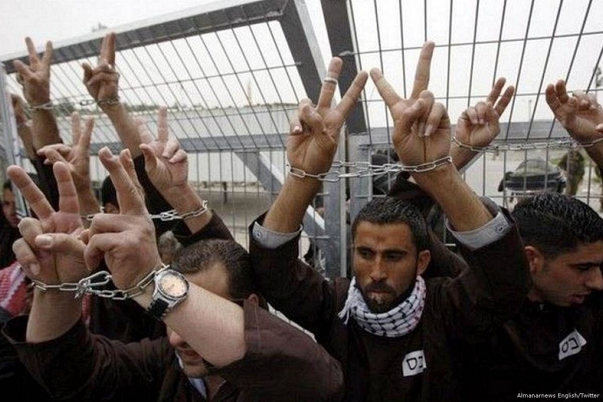Palestinski aktivisti sudjeluju u prosvjedu solidarnosti s palestinskim zatvorenicima u izraelskim zatvorima