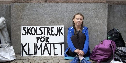 Greta Thunberg na jednom od svojih prvih prosvjeda ispred švedskog parlamenta