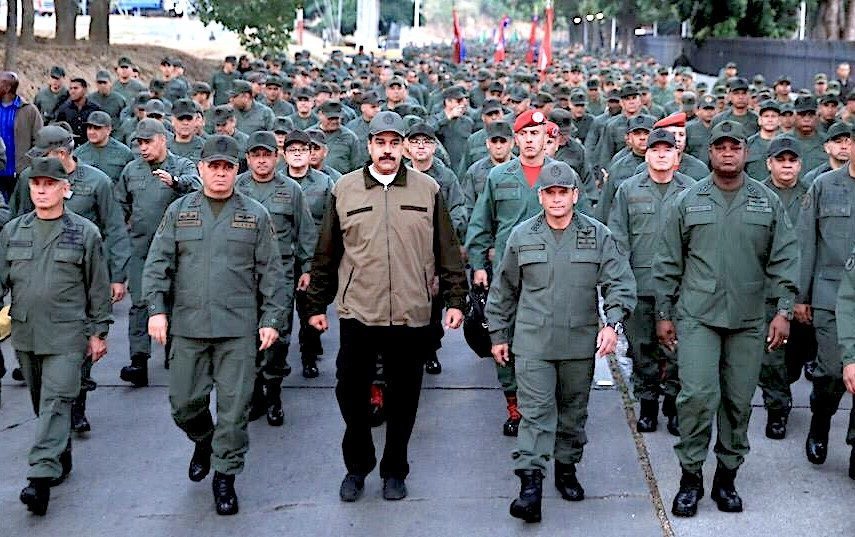 Maduro vodi vojnu povorku u Caracasu 2. svibnja 2019. godine