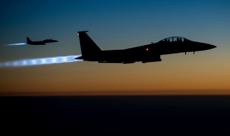 Dva američka F-15 lete iznad Iraka nakon zračnih napada u Siriji (2014.)