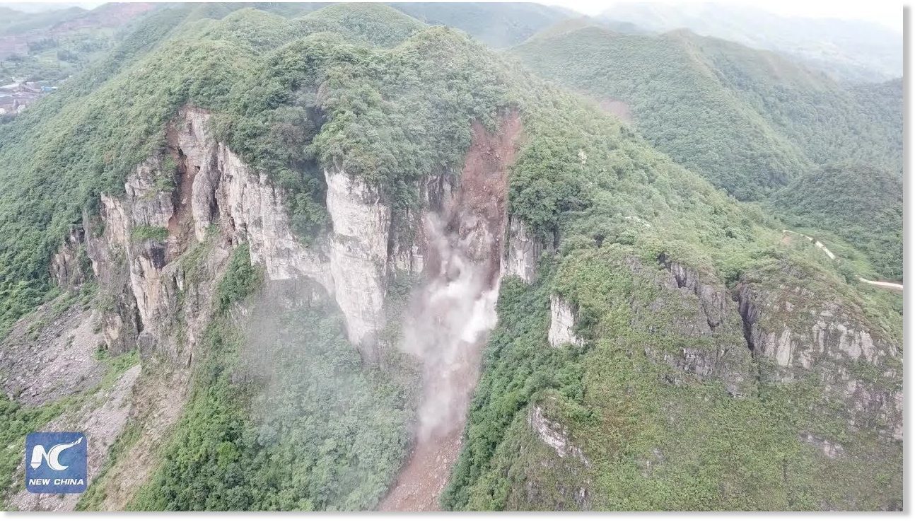 Video hvata trenutak masivnog odrona u Guizhou, Kina
