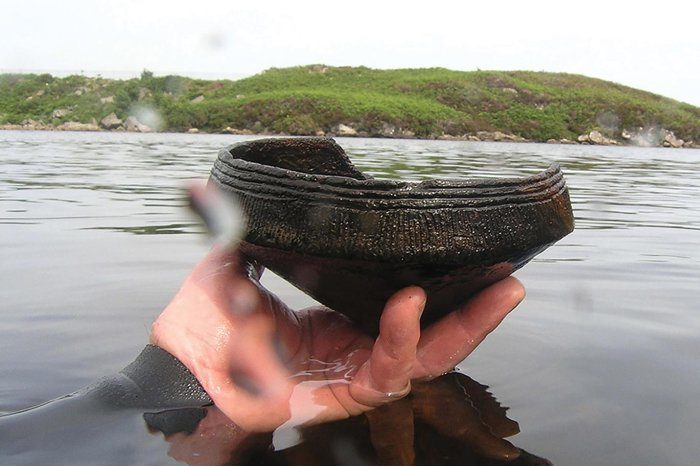 Neolitska keramika izvađena iz Loch Arnisa 2012