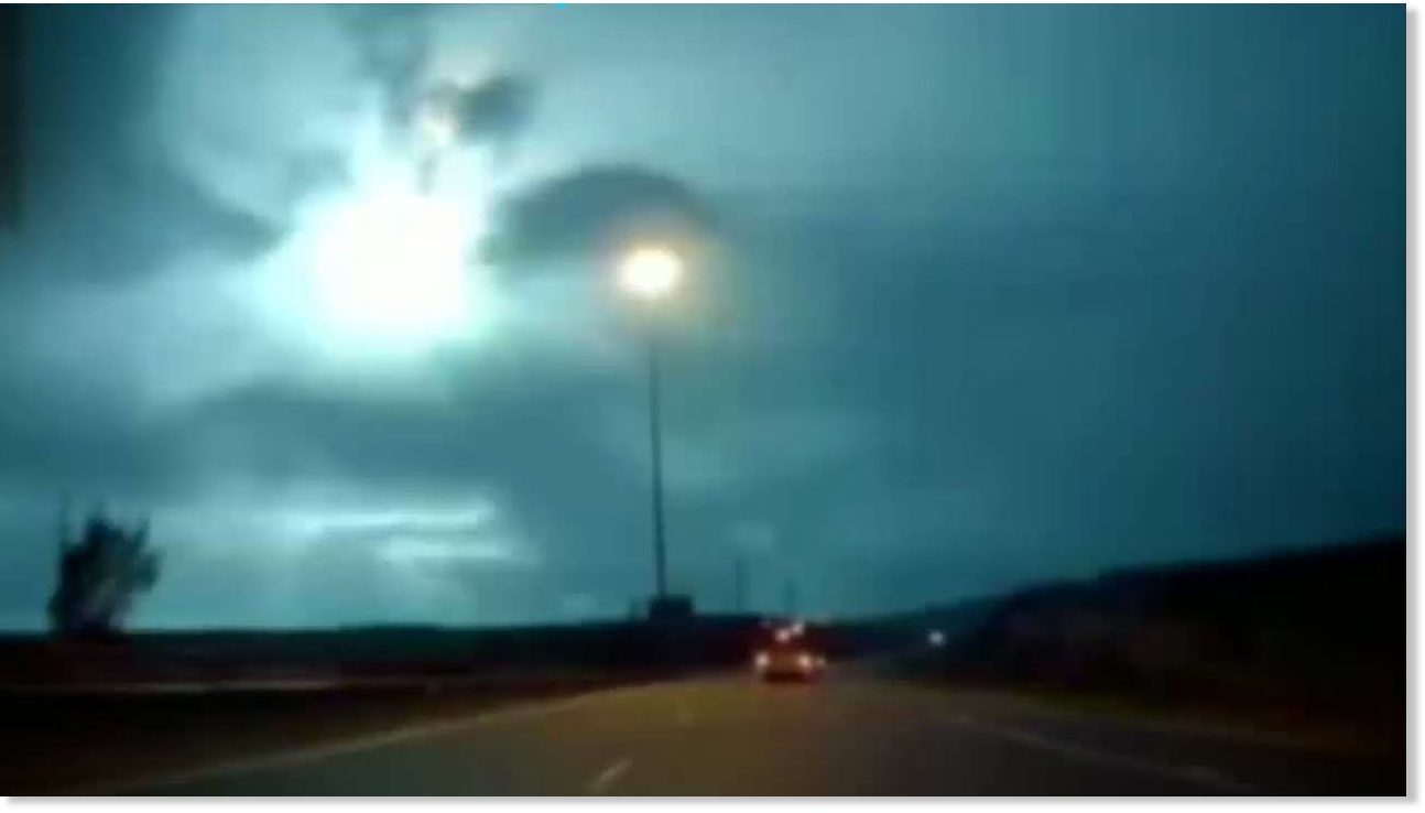 Meteorska vatrena kugla nad autocestom