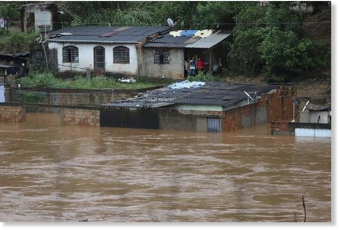 Kuće pogođene poplavom u državi Minas Gerais