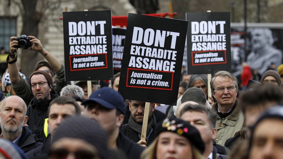 Pristalice Juliana Assangea na skupu u Londonu. 22. veljače 2020