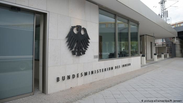 Ulaz u novu zgradu njemačkog Ministarstva unutrašnjih poslova