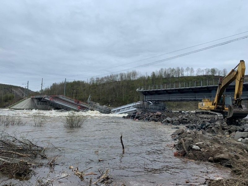 srušeni željeznički most u regiji Murmansk