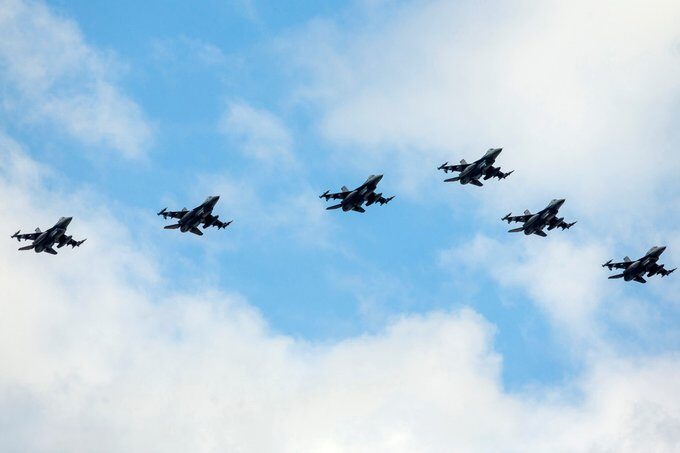 lovac f-16