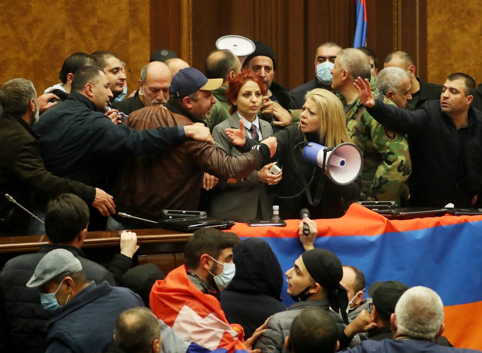 Prosvjednici u zgradi armenskog parlamenta