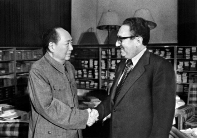 Chairman Mao meets with Kissinger