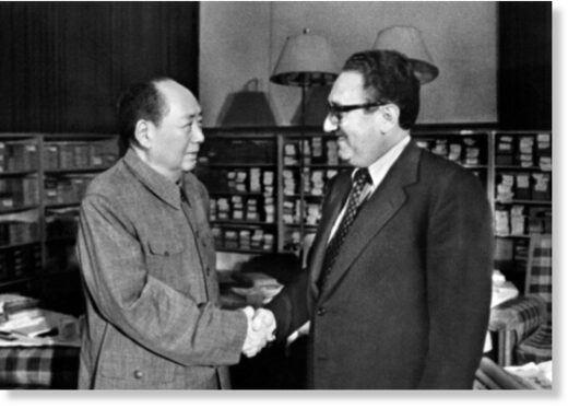 Chairman Mao meets with Kissinger