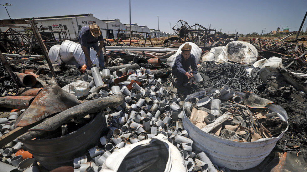 Klikni za povećanje israel bomb factory gaza salvage