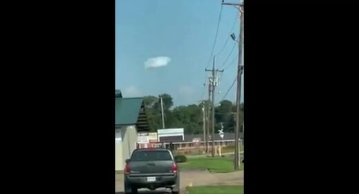 mysterious cloud ufo