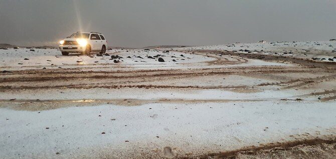 A picture shared by a social media users reportedly shows the snowfall in the city of Qurayyat, in Al Jawf Province.