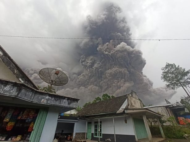 Mount Semeru: Indonesia volcano erupts sending ash '40,000ft into sky' as locals flee