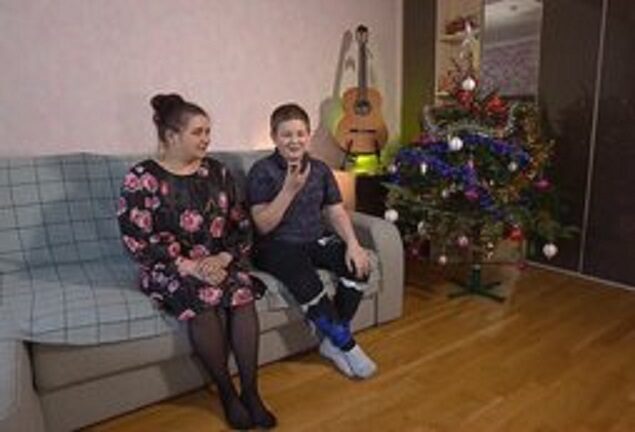 dječak i gitara