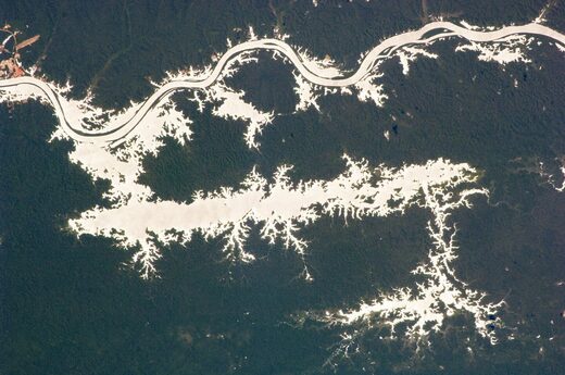 Jezero Erepeku i reka Trombetas u Brazilu